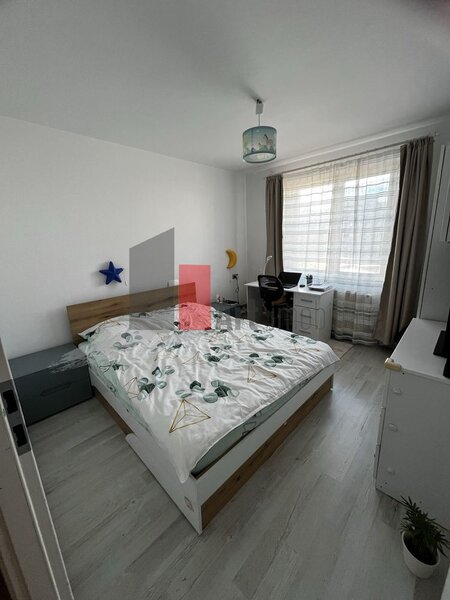 Piata Gorjului, vindem apartament 3 camere centrala proprie